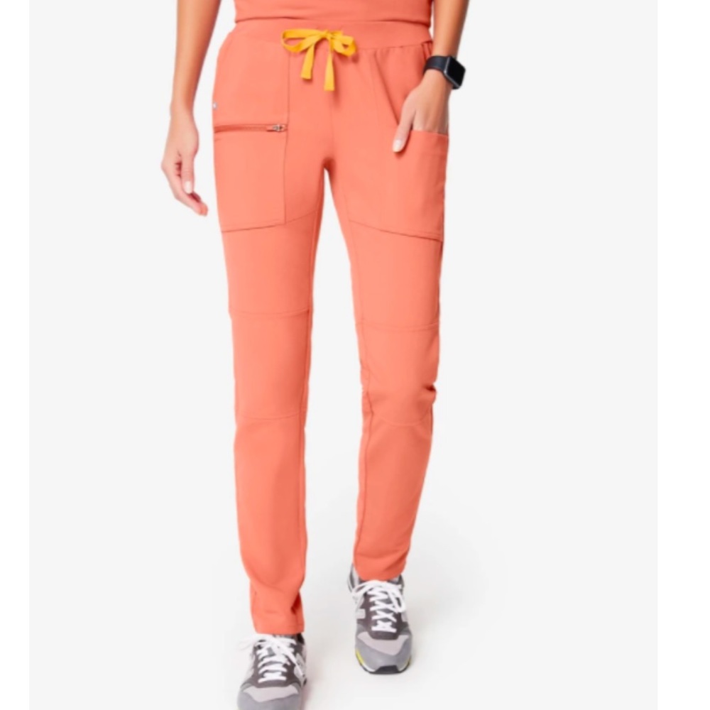 Figs Coral Scrub Set